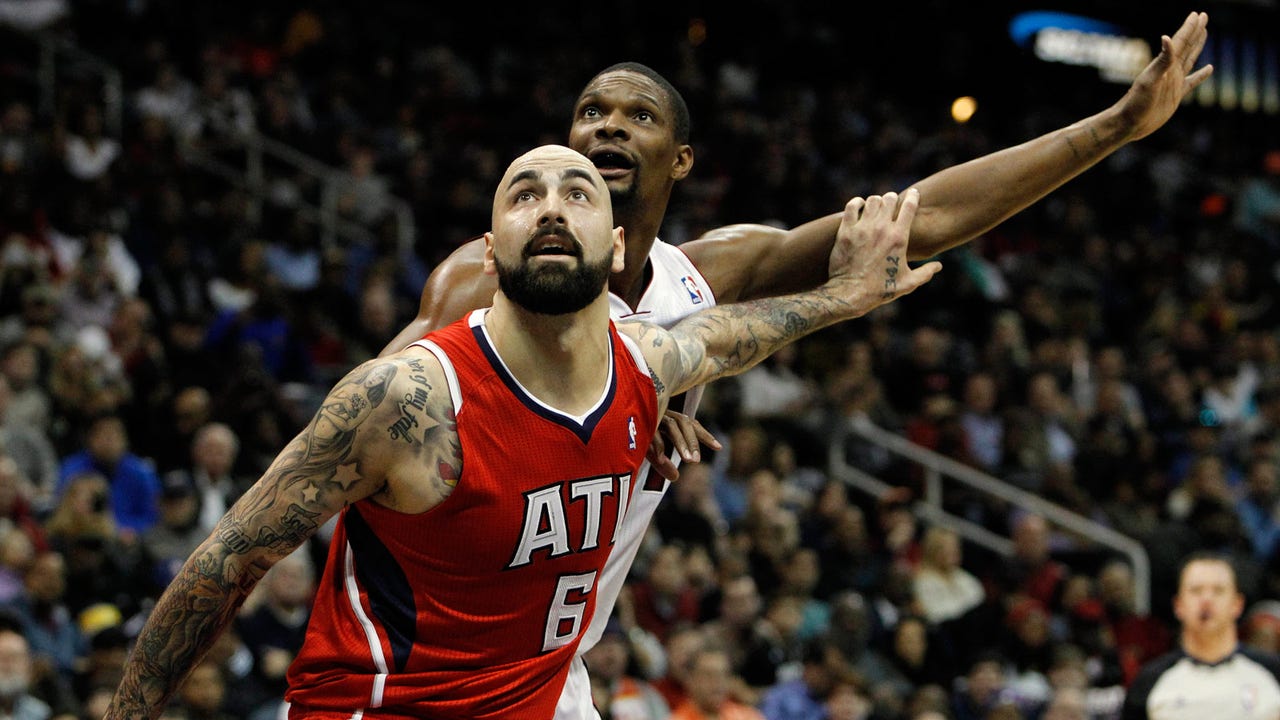 LeBron James, Chris Bosh not enough for Heat against Hawks